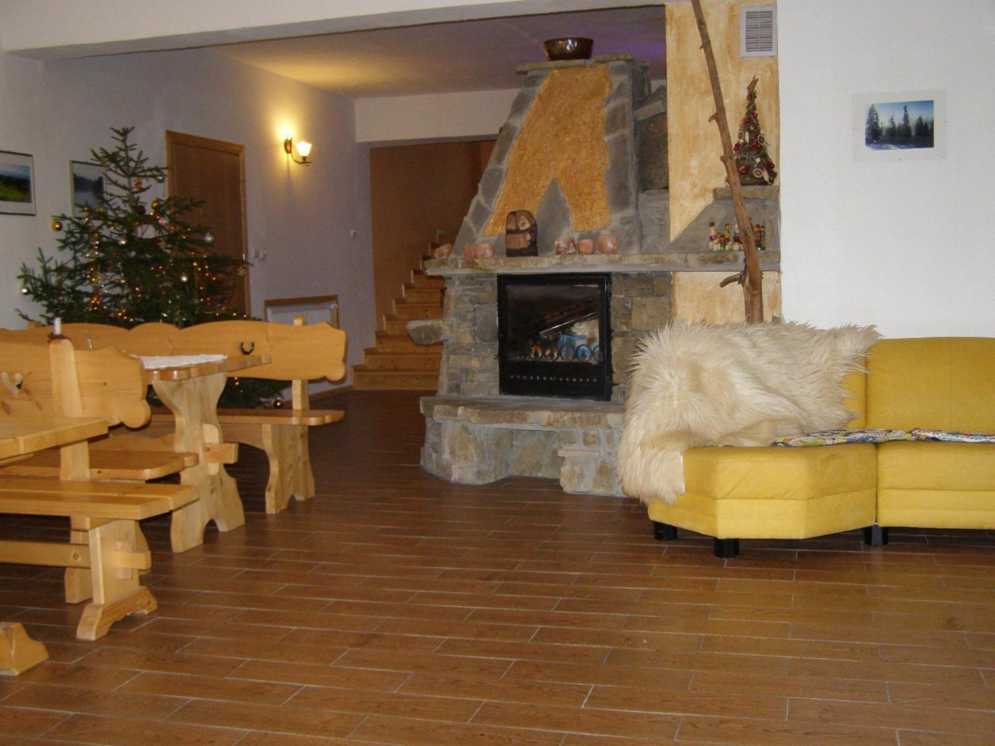 Dom Goscinny Na Skolach Gliczarów Buitenkant foto